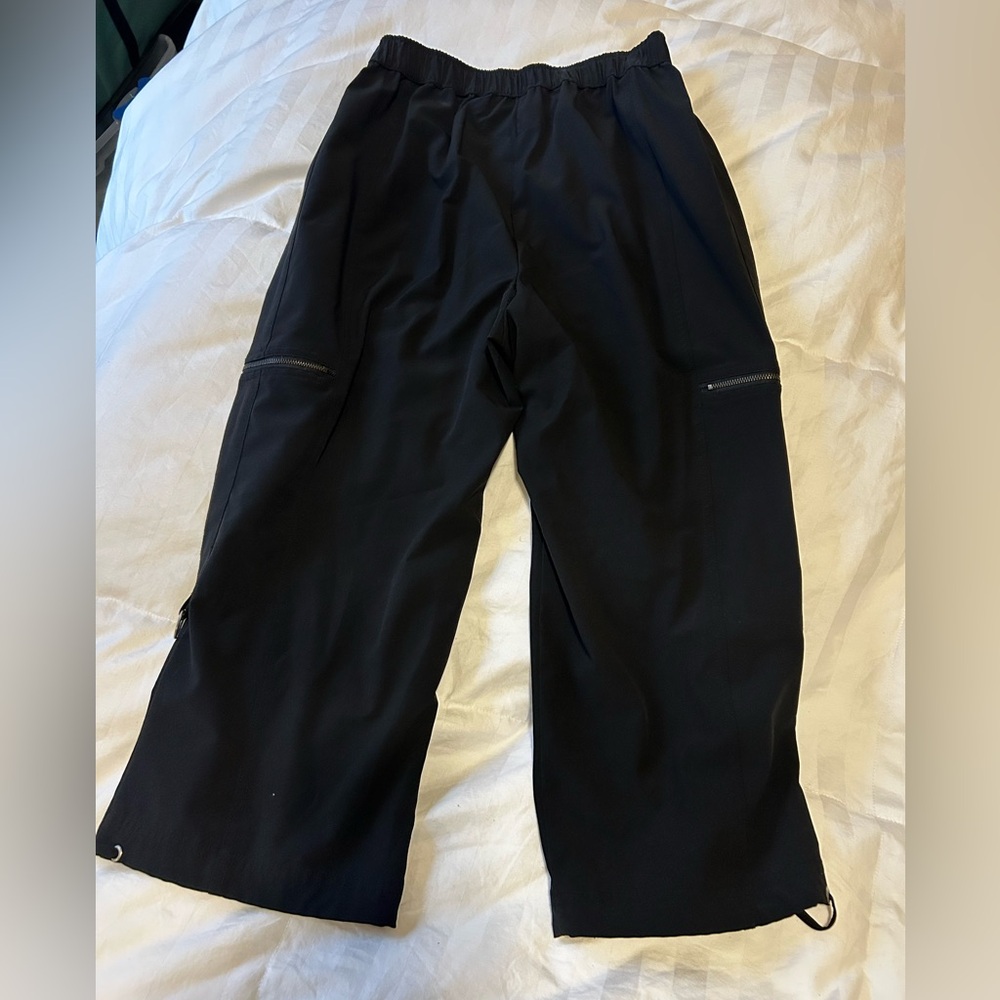 💜Zenergy by Chico's Black Cargo capris size 0 - Picture 3 of 3